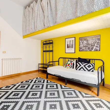 Apartment Extra Large Colorful Flat In Central Location