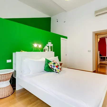 Extra Large Colorful Flat In Central Location Rom