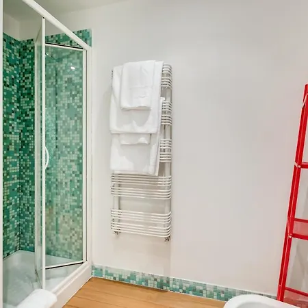 Extra Large Colorful Flat In Central Location Rom